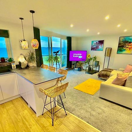 בורנמות' Stunning Sea View Two Double Bedroom Apartment - With Balcony - Opposite Beachfront Walk מראה חיצוני תמונה
