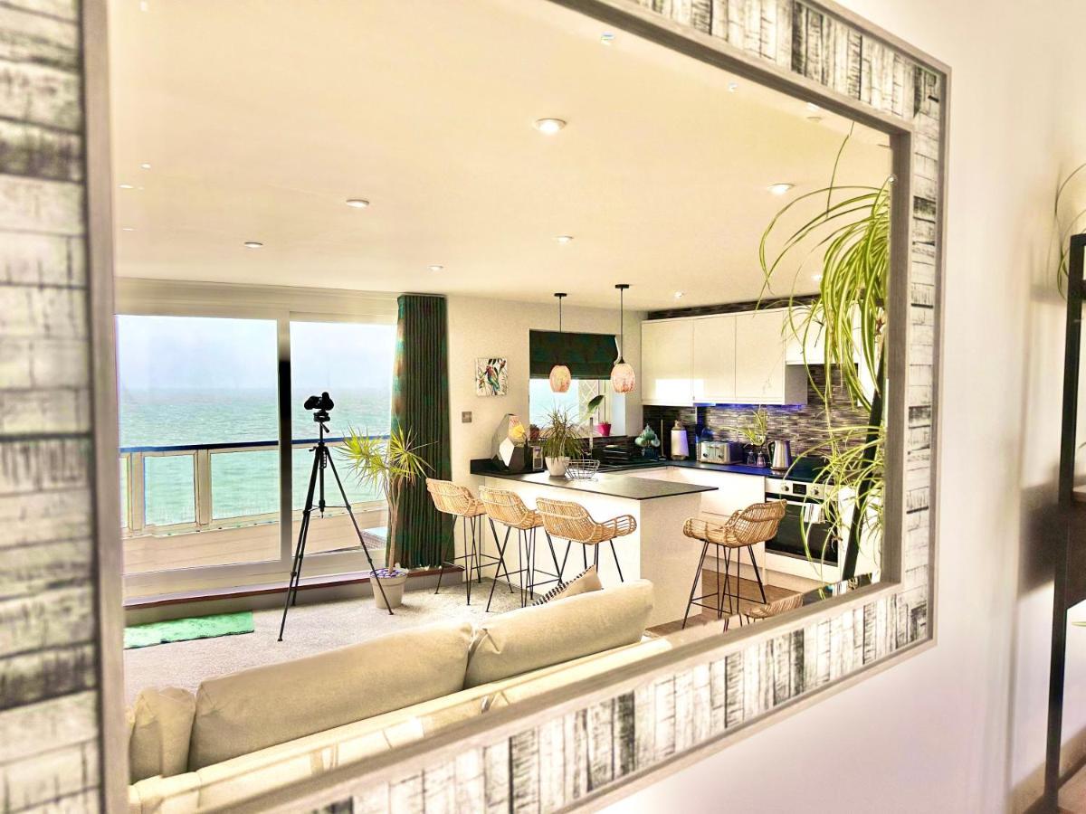 בורנמות' Stunning Sea View Two Double Bedroom Apartment - With Balcony - Opposite Beachfront Walk מראה חיצוני תמונה