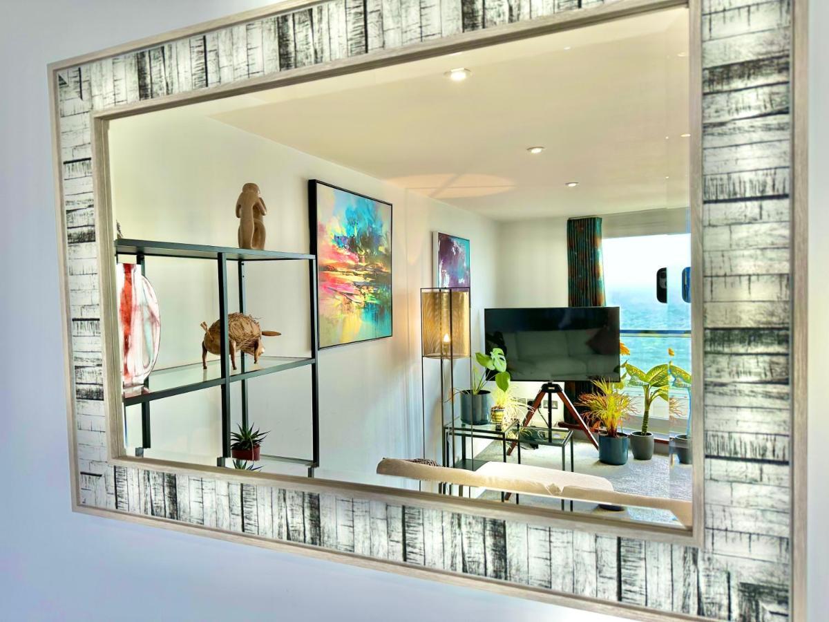 בורנמות' Stunning Sea View Two Double Bedroom Apartment - With Balcony - Opposite Beachfront Walk מראה חיצוני תמונה