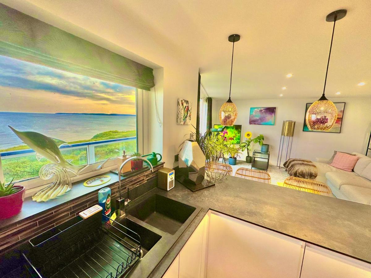 בורנמות' Stunning Sea View Two Double Bedroom Apartment - With Balcony - Opposite Beachfront Walk מראה חיצוני תמונה