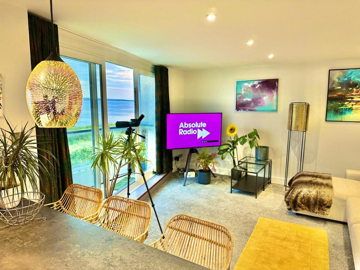 בורנמות' Stunning Sea View Two Double Bedroom Apartment - With Balcony - Opposite Beachfront Walk מראה חיצוני תמונה