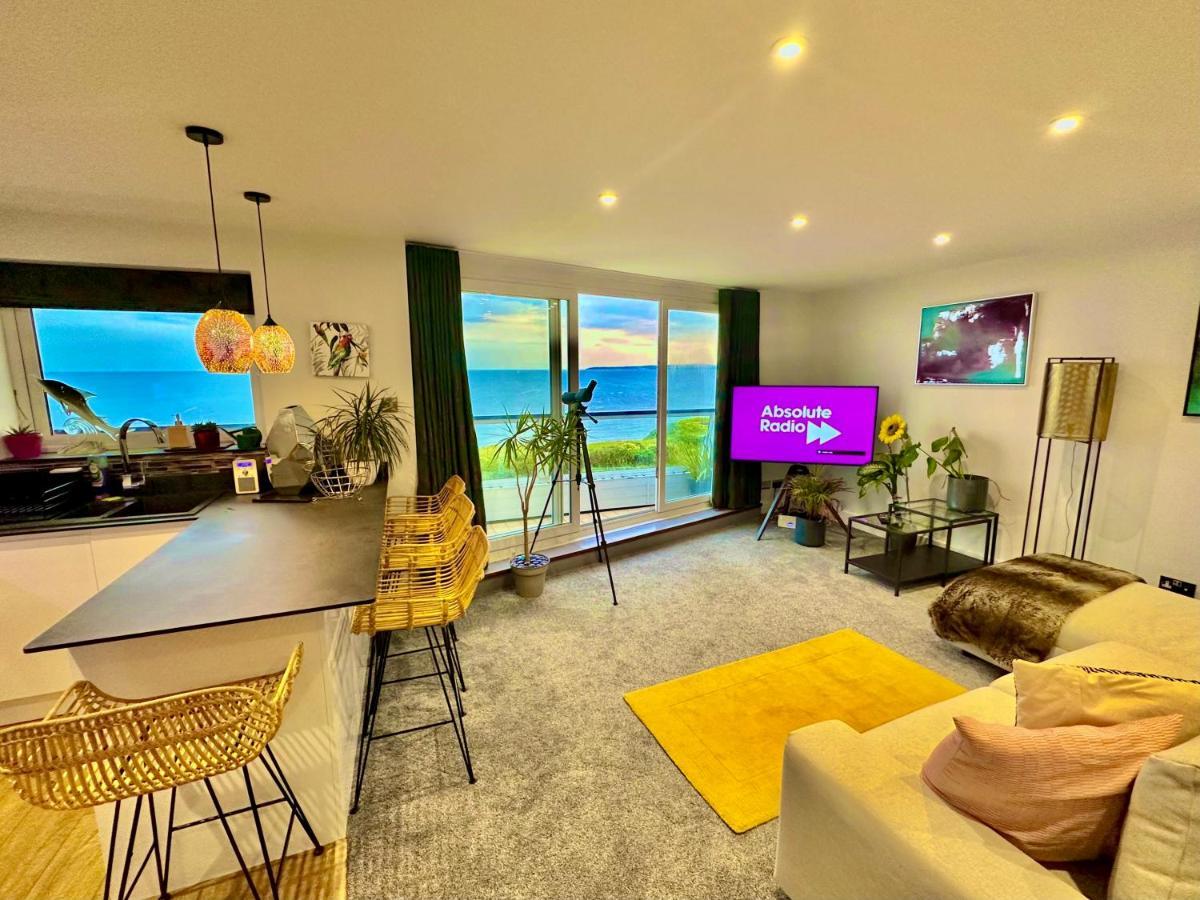 בורנמות' Stunning Sea View Two Double Bedroom Apartment - With Balcony - Opposite Beachfront Walk מראה חיצוני תמונה