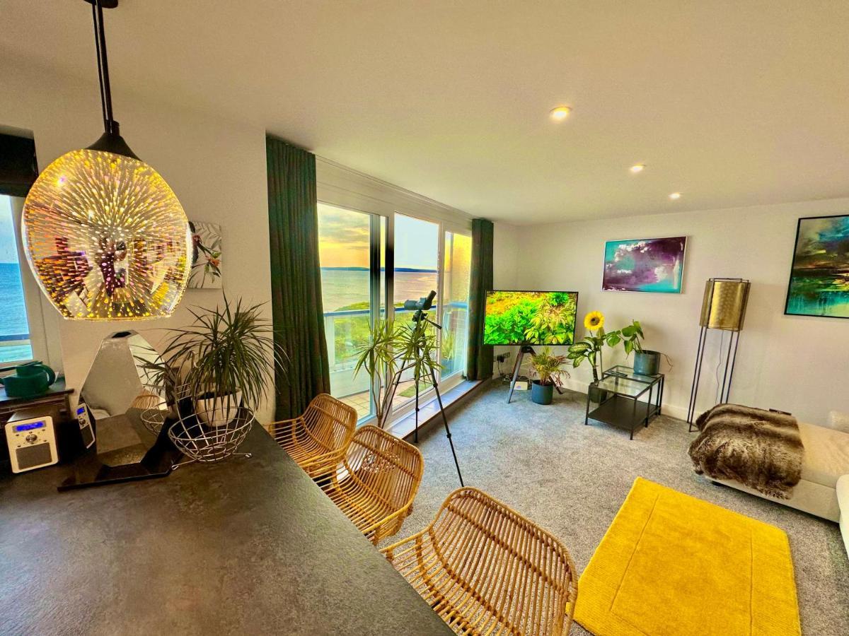 בורנמות' Stunning Sea View Two Double Bedroom Apartment - With Balcony - Opposite Beachfront Walk מראה חיצוני תמונה