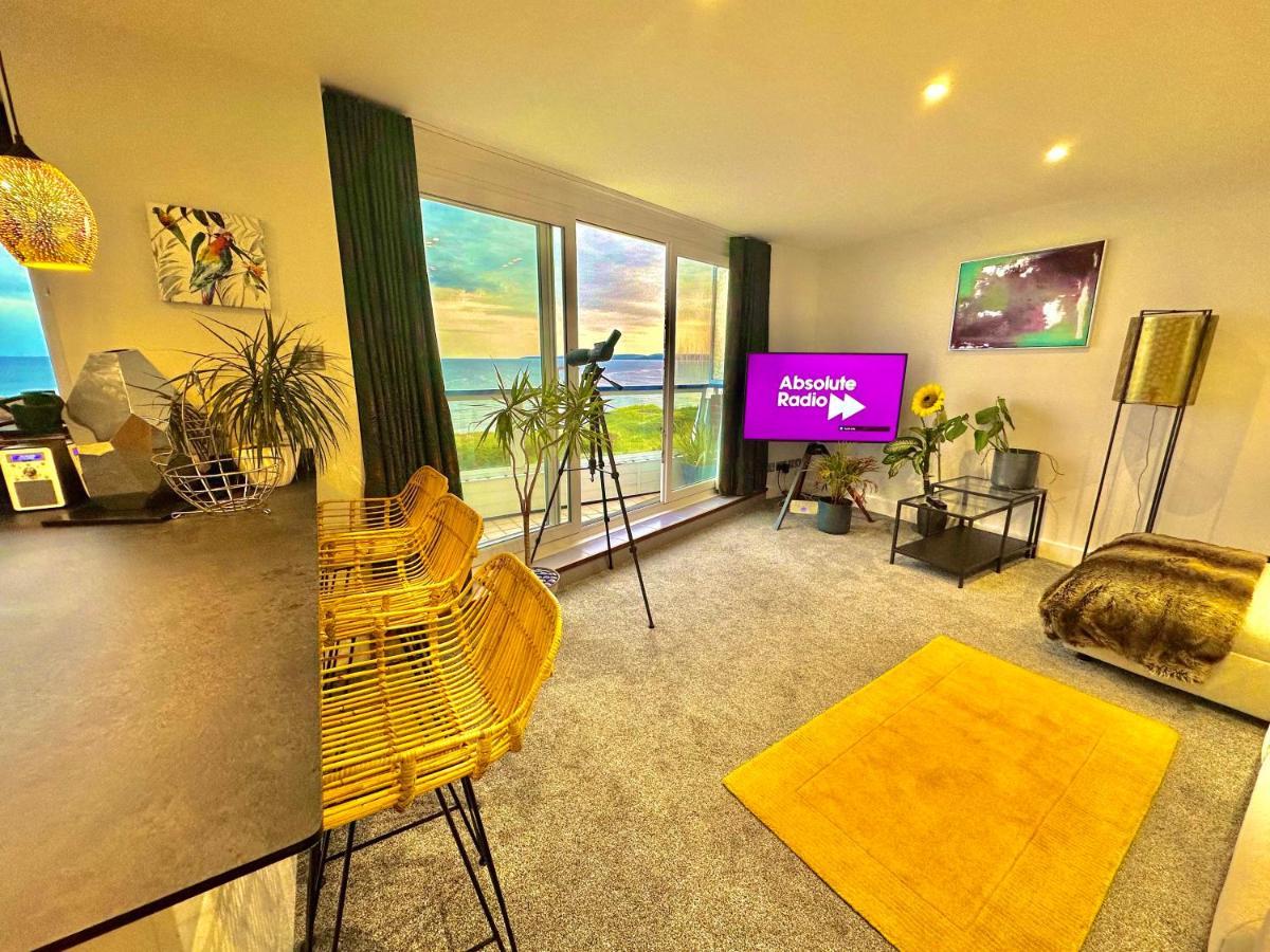 בורנמות' Stunning Sea View Two Double Bedroom Apartment - With Balcony - Opposite Beachfront Walk מראה חיצוני תמונה